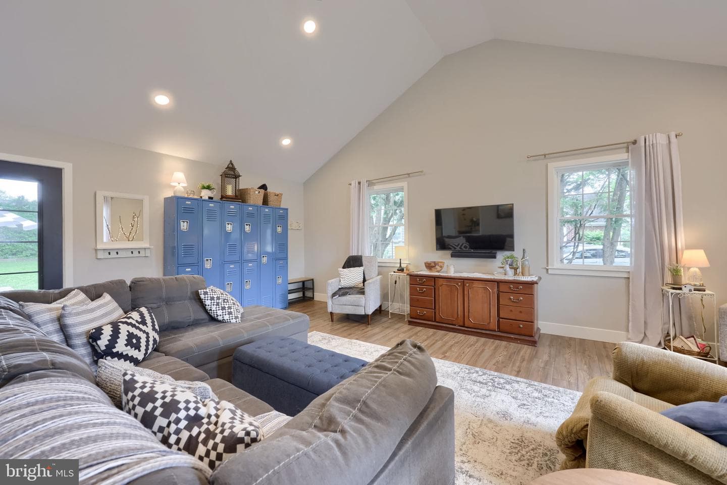 2033 Manor Ridge Drive photo 8