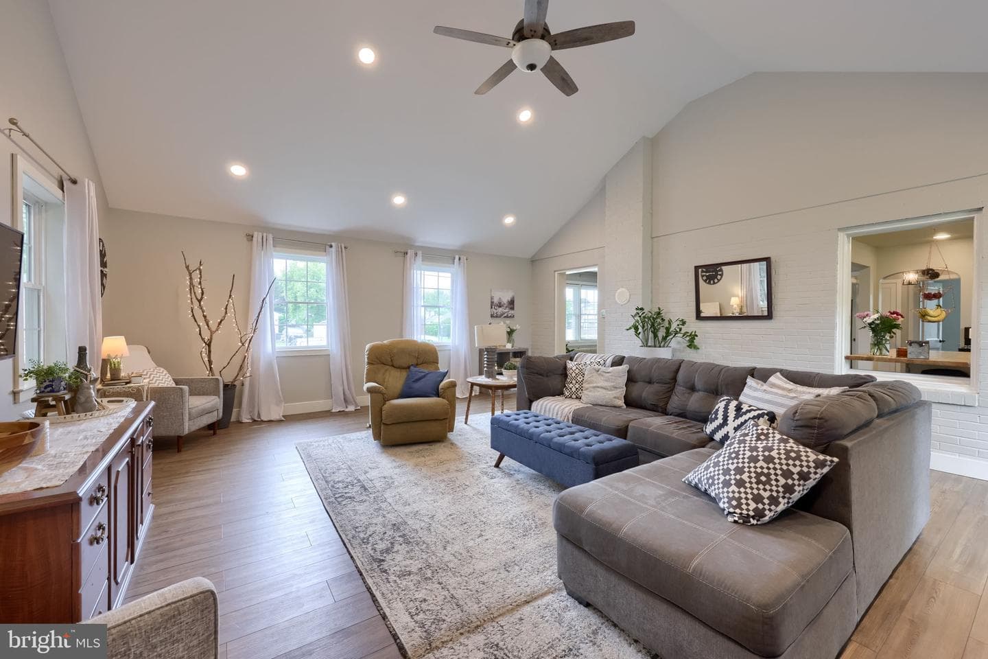 2033 Manor Ridge Drive photo 9