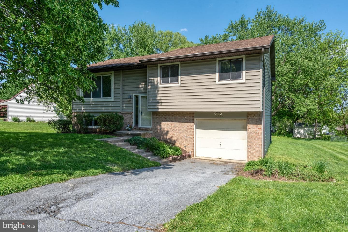 3807 Hillcrest Drive photo 3