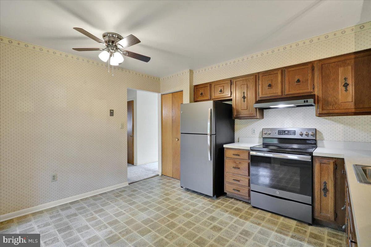 2487 Ellendale Drive photo 15