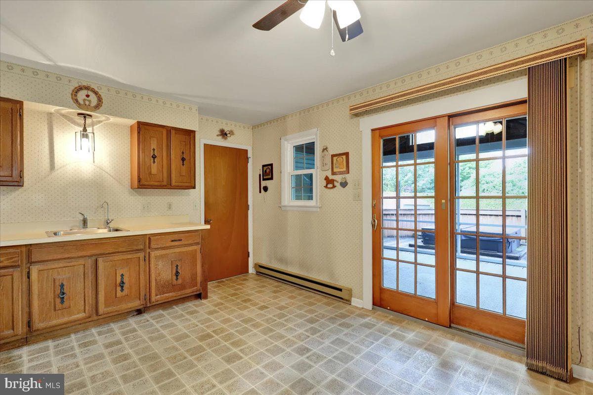 2487 Ellendale Drive photo 17