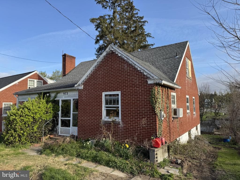 973 Elm Avenue photo 2