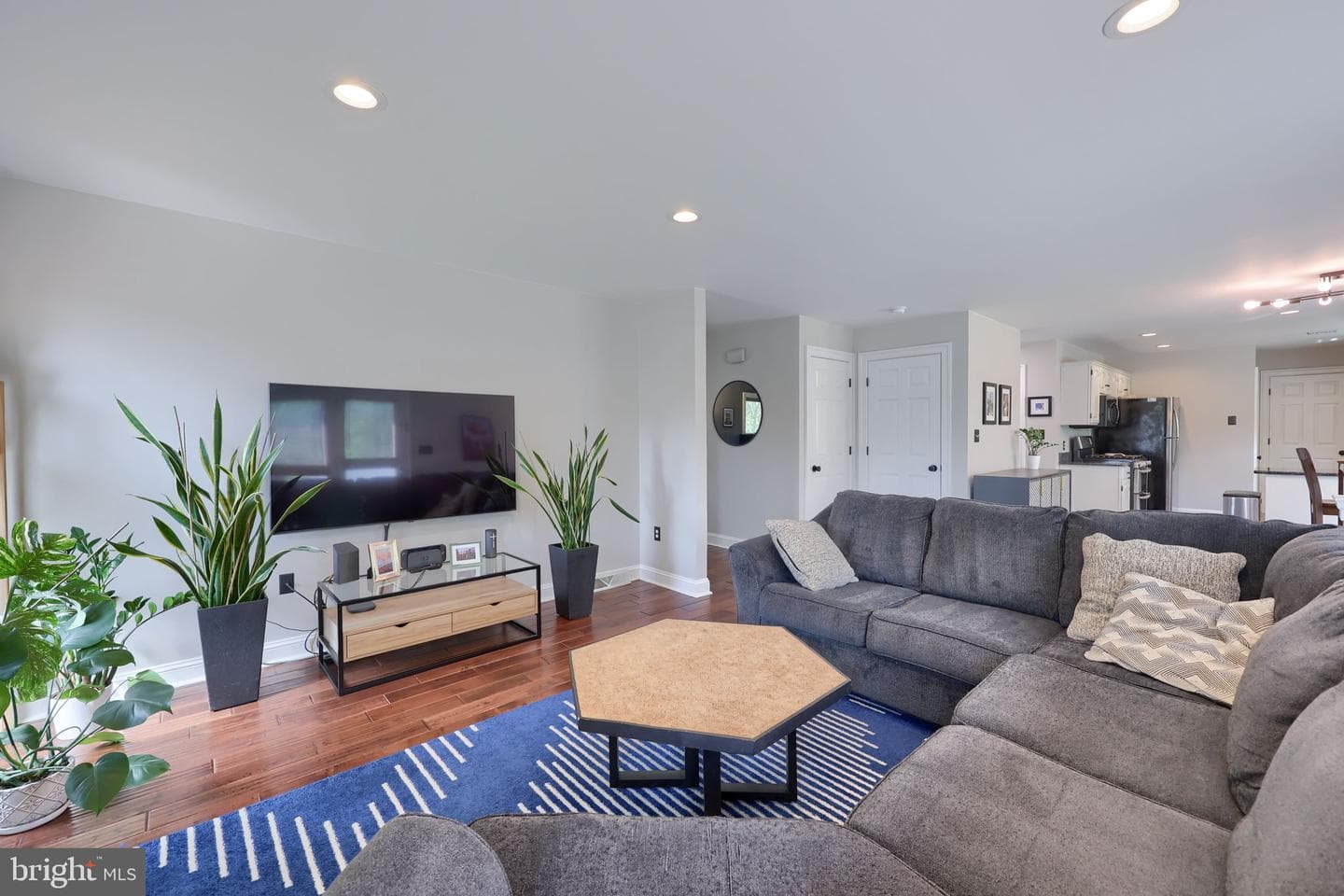 354 W Charlotte Street photo 23