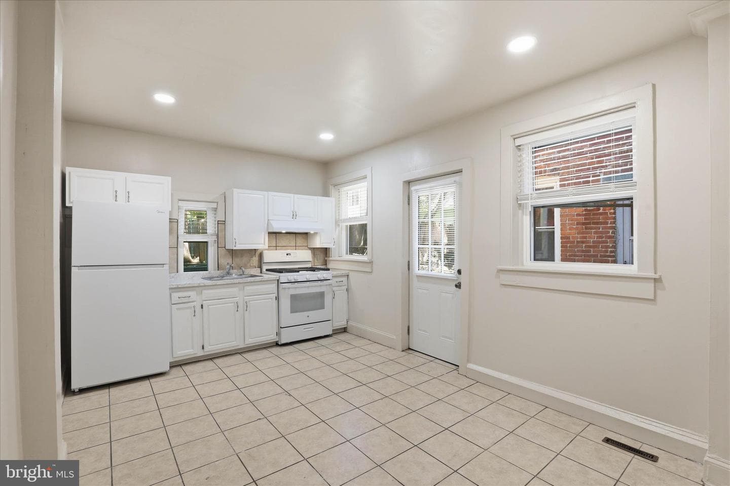 437 S Christian Street photo 17