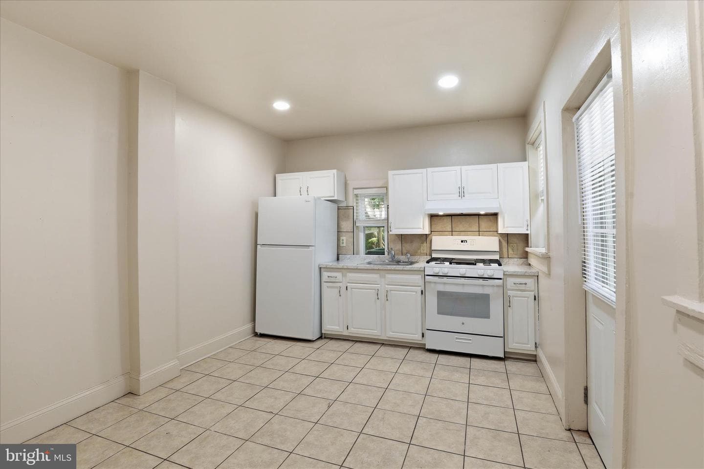 437 S Christian Street photo 18