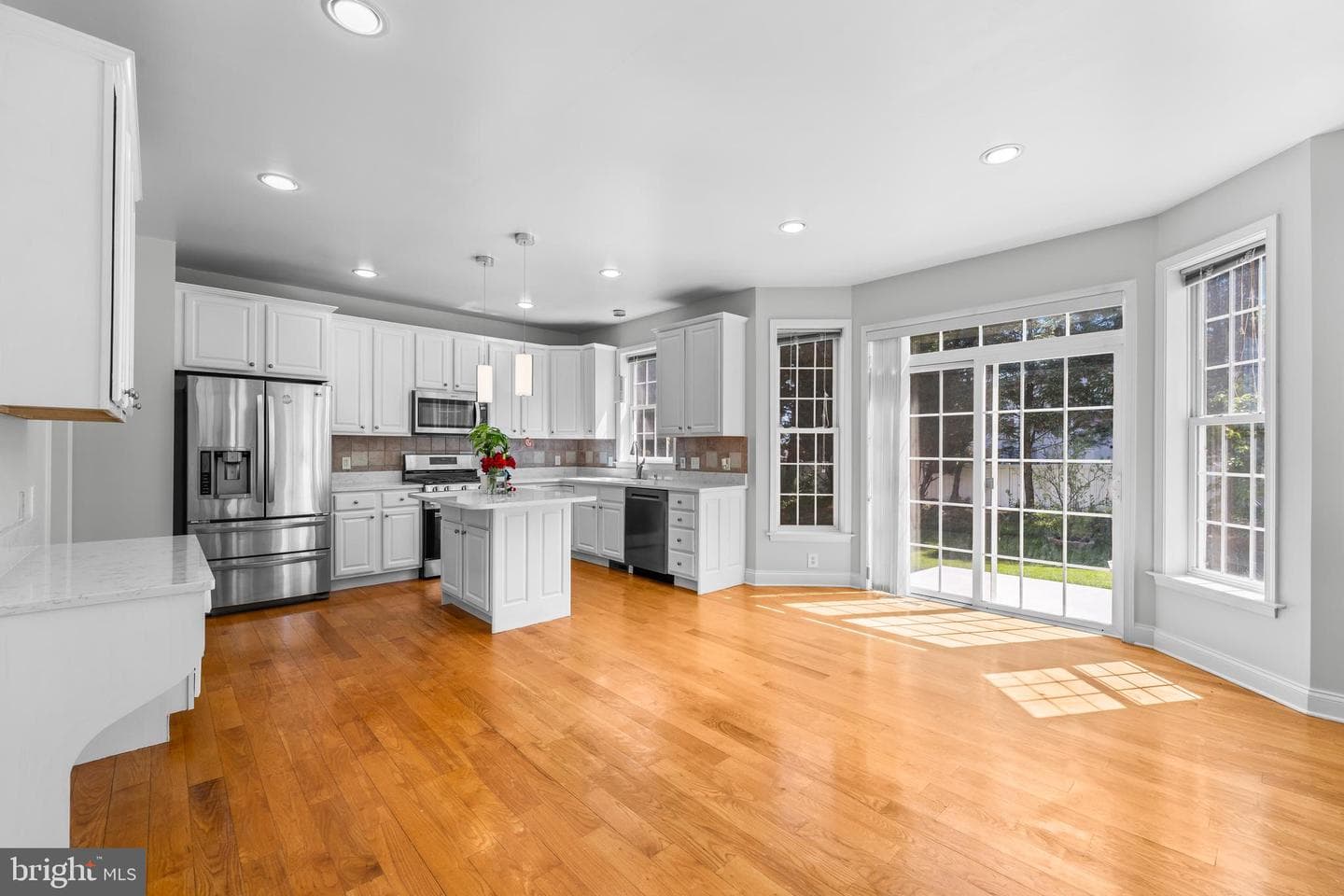 271 Squire Ln photo 3