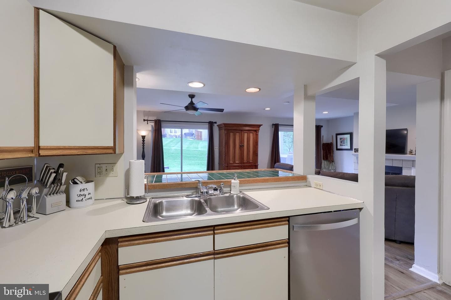 117 Treetops Drive photo 9