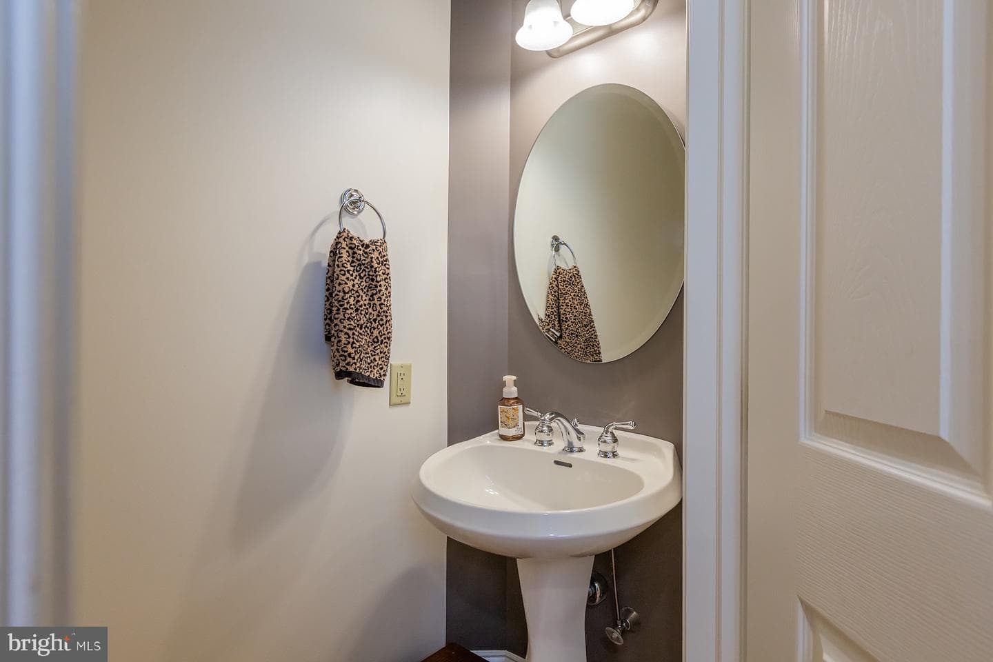607 Northfield Road photo 32