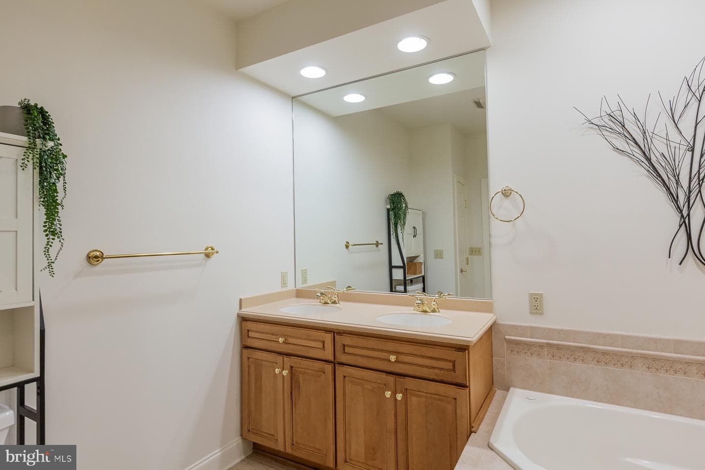 607 Northfield Road photo 40