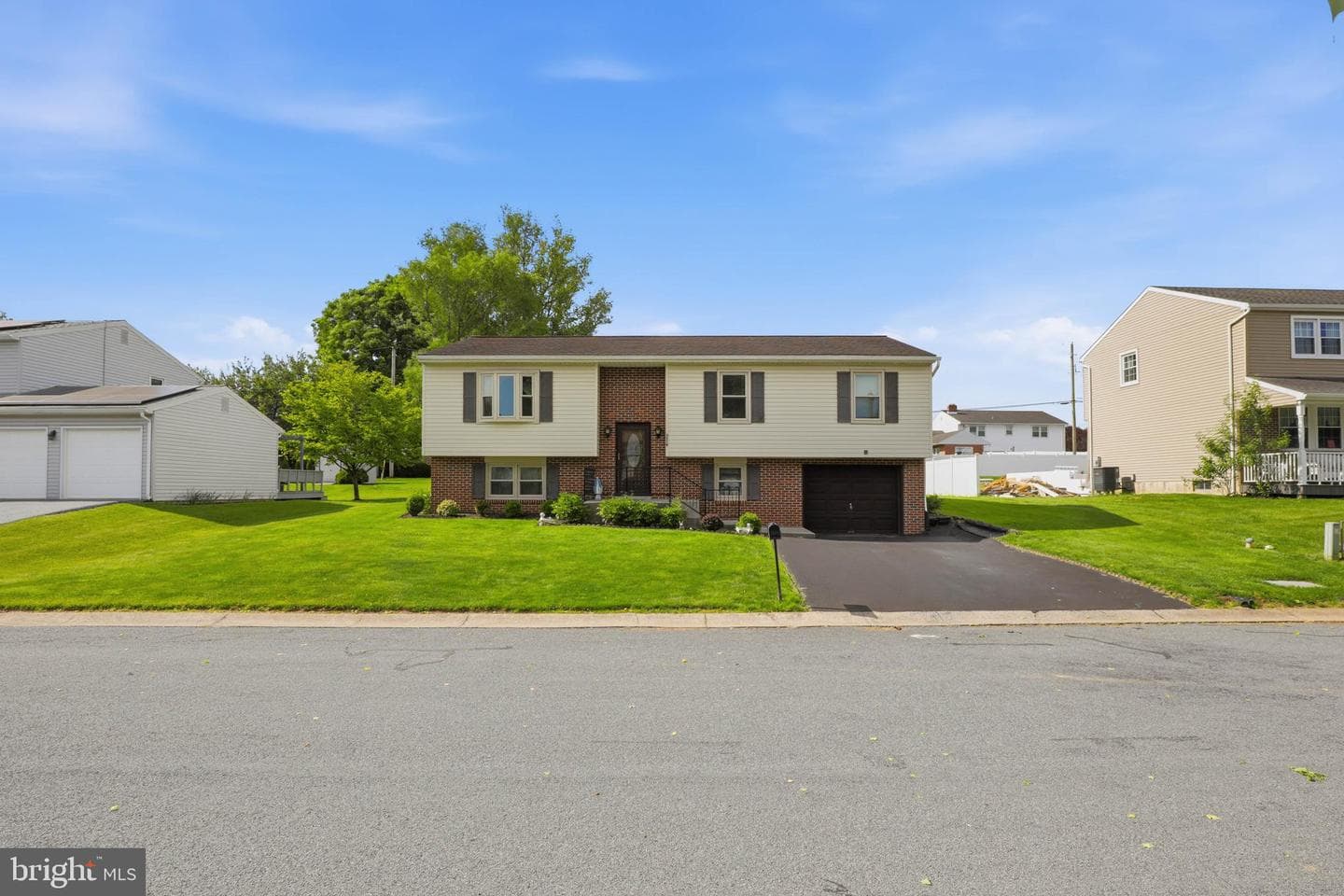 3218 Caroline Drive photo 2