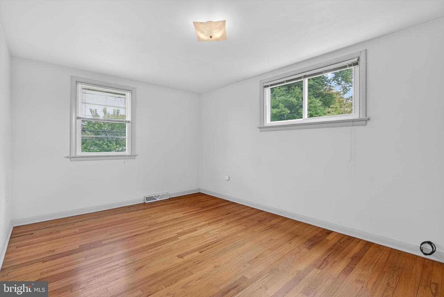 1638 Temple Avenue photo 20