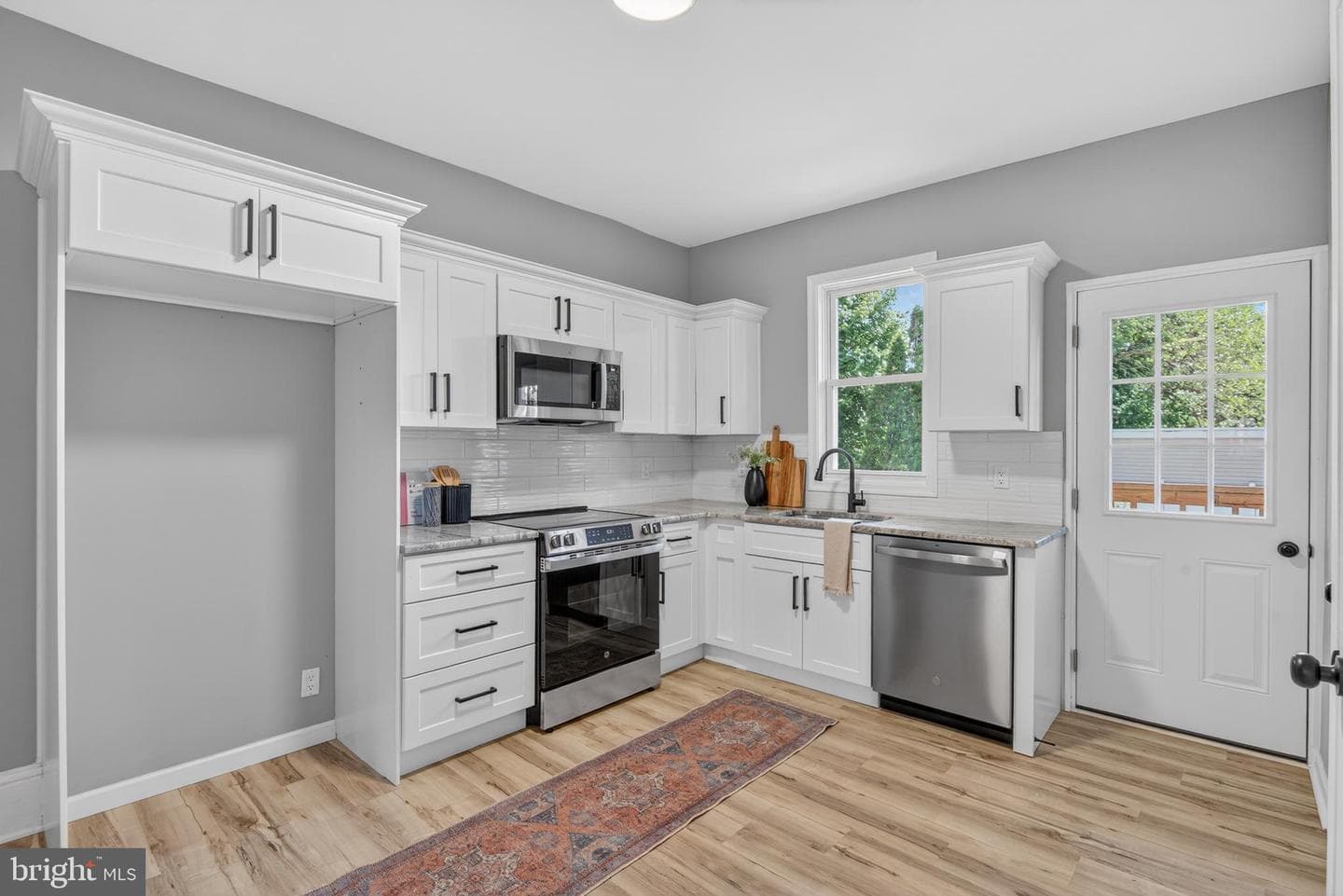 435 S West End Avenue photo 12