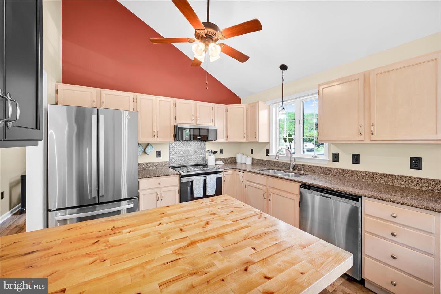 302 Grant Street photo 13