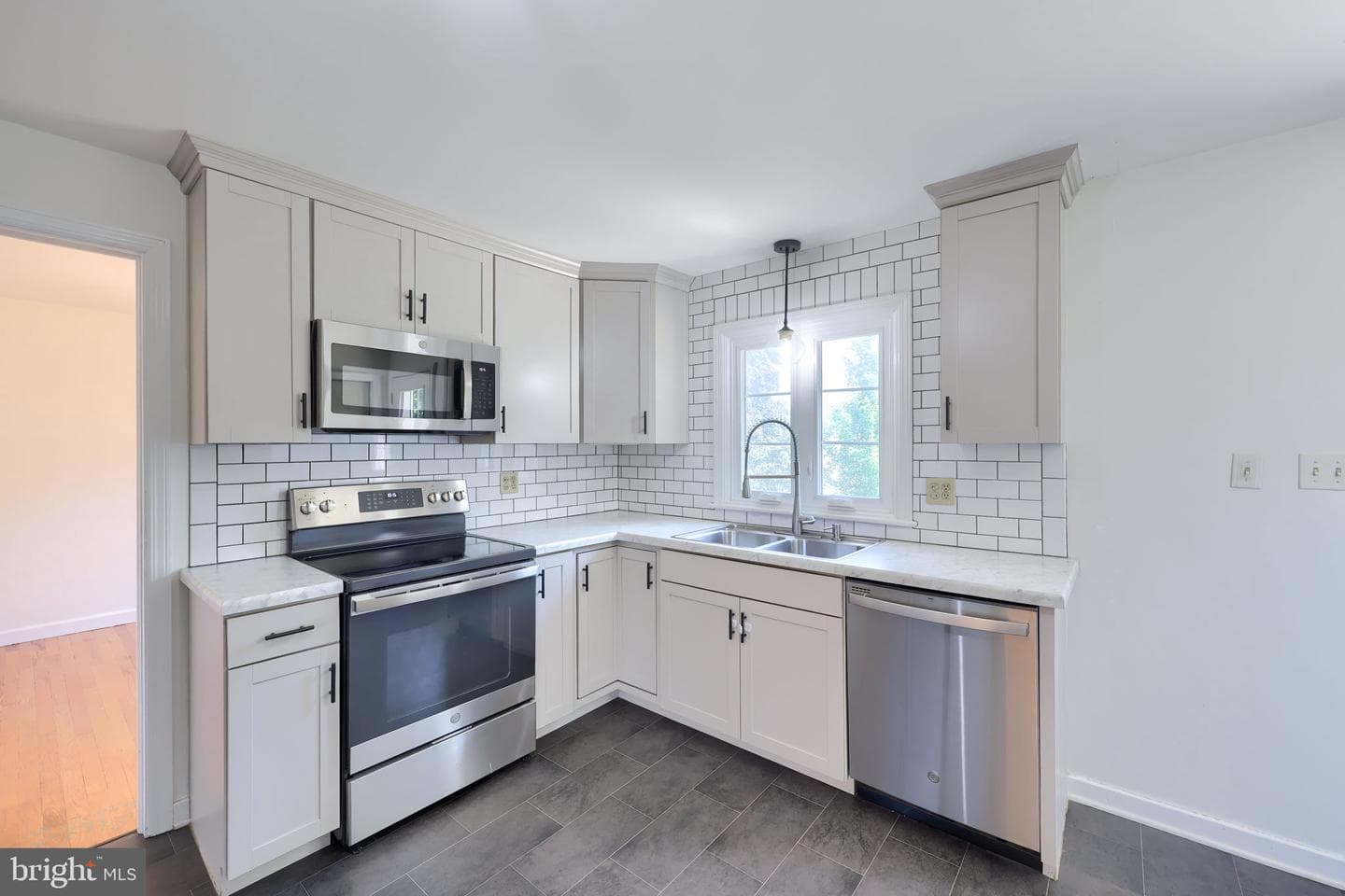 415 W End Avenue photo 14