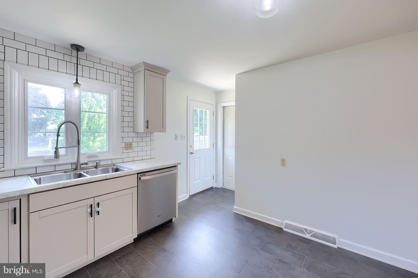 415 W End Avenue photo 19