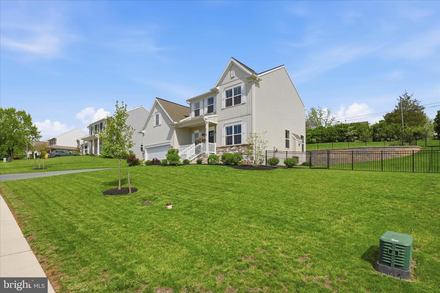 28 Lee Drive photo 3