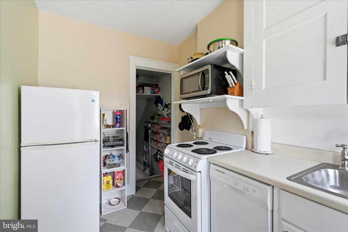 1230 Elm Avenue photo 11