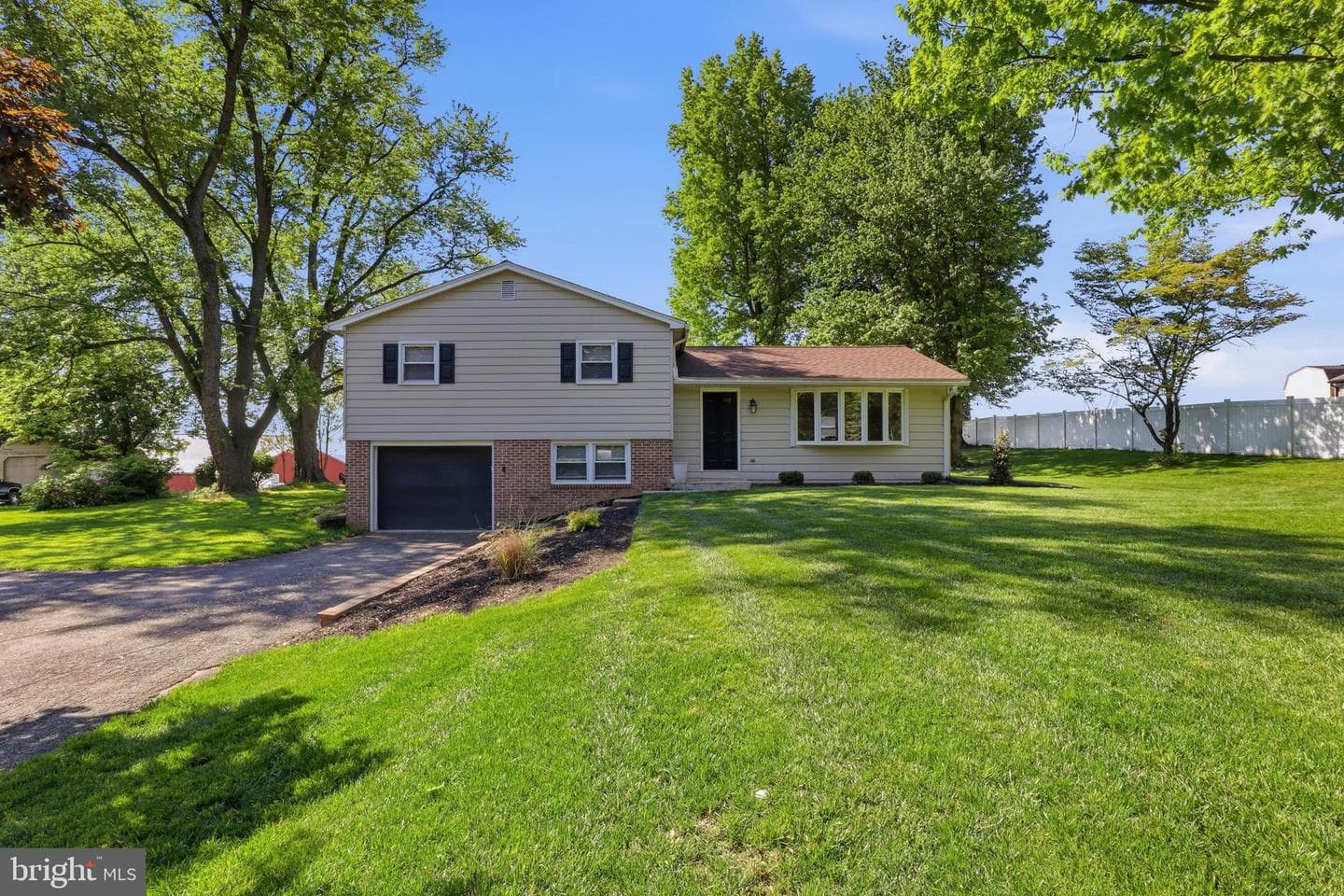 664 Shultz Road photo 2