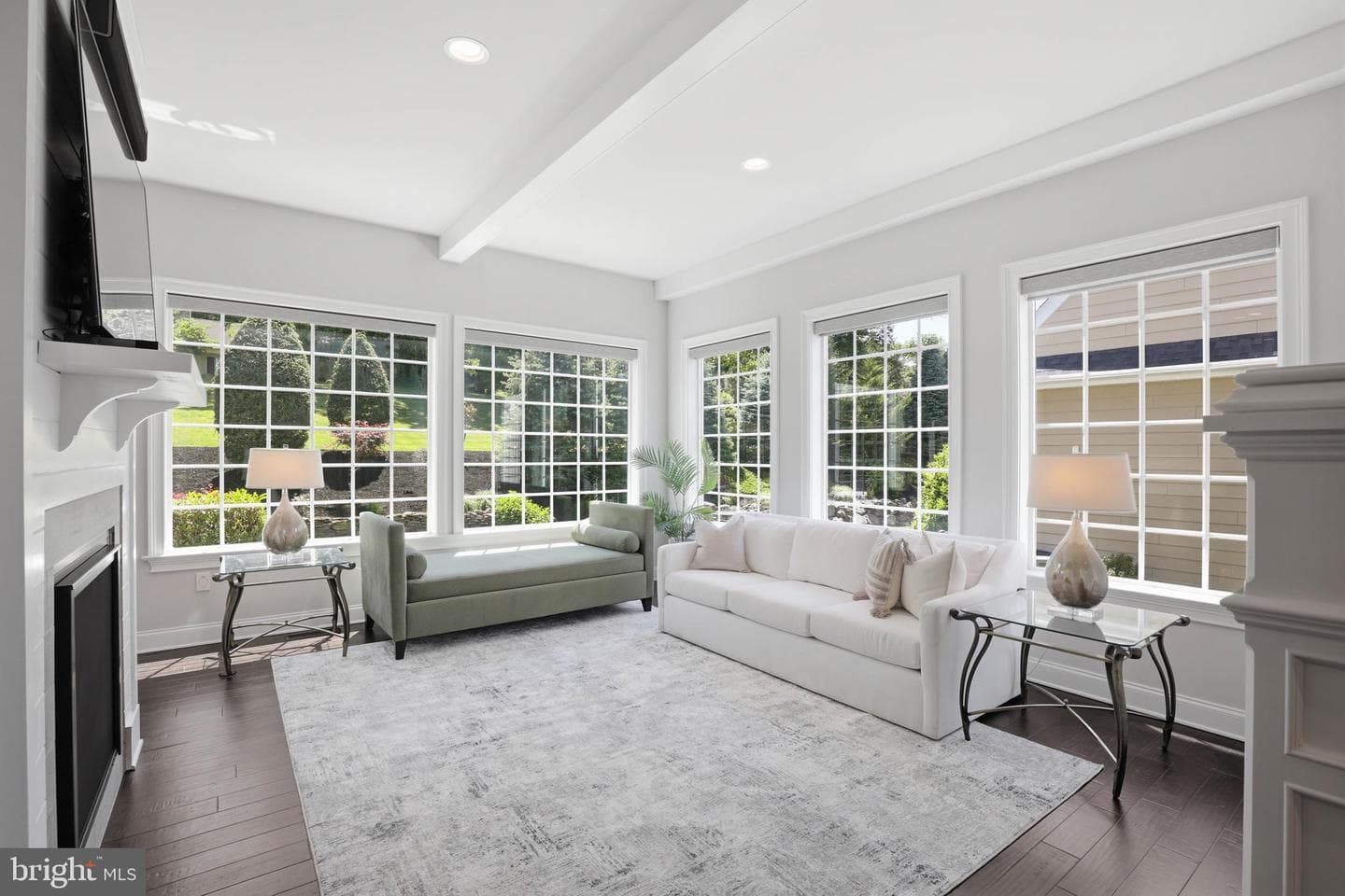 360 Addison Place photo 13