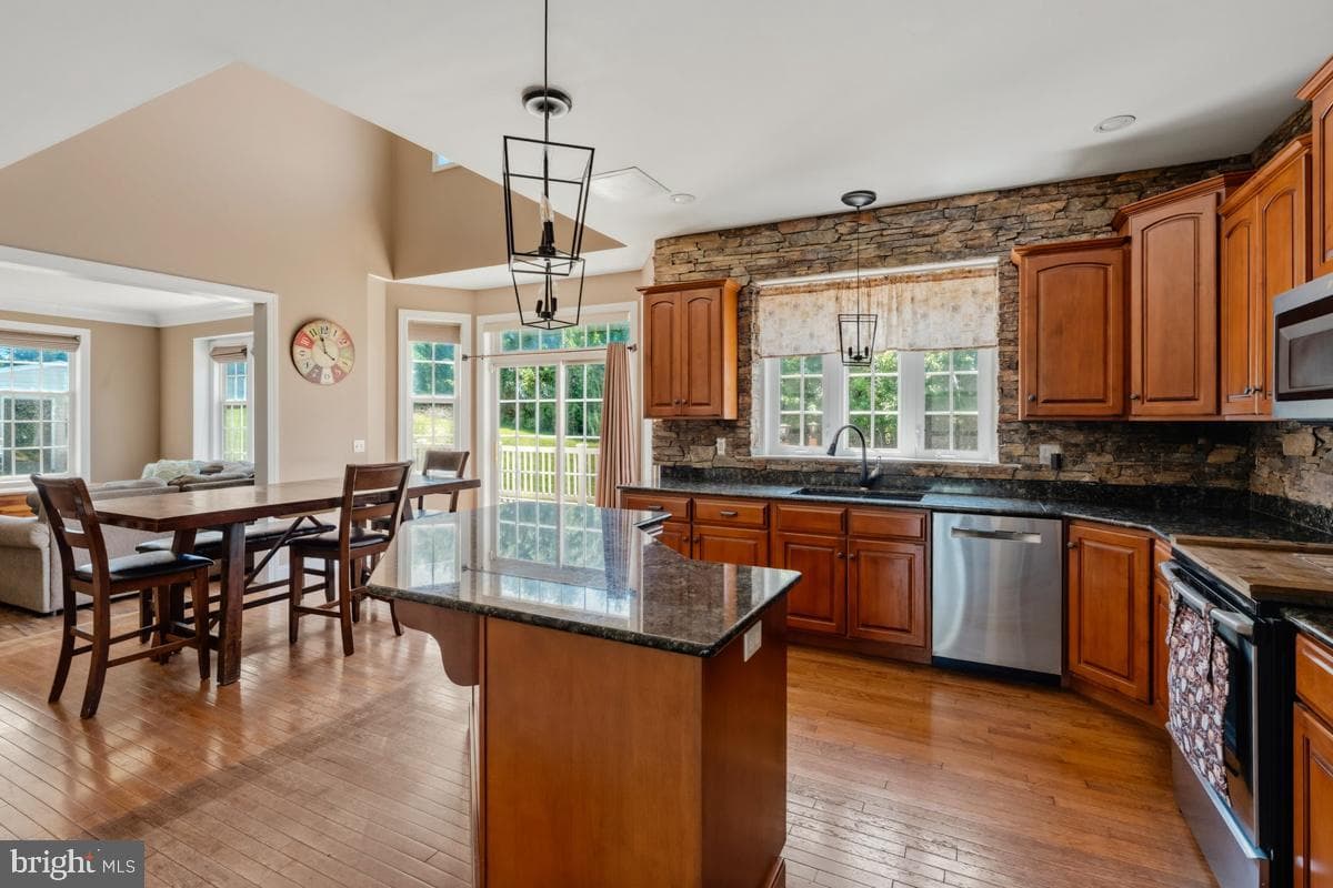 1195 Mount Airy Road photo 11