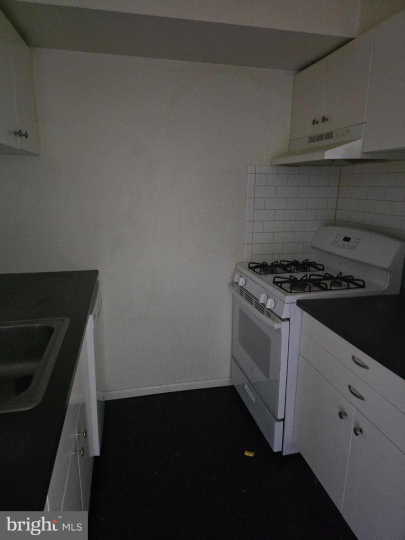 147 Lancaster Estate photo 2