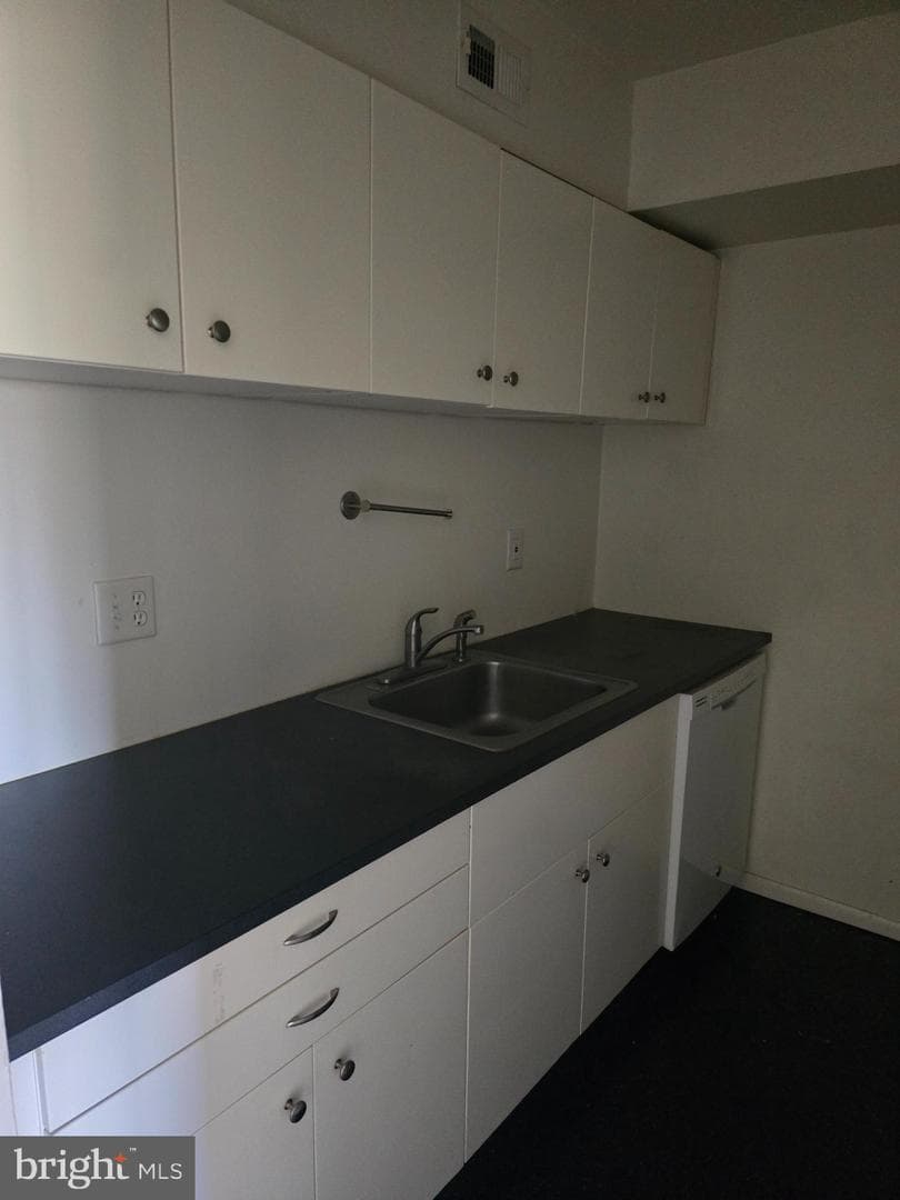 147 Lancaster Estate photo 4