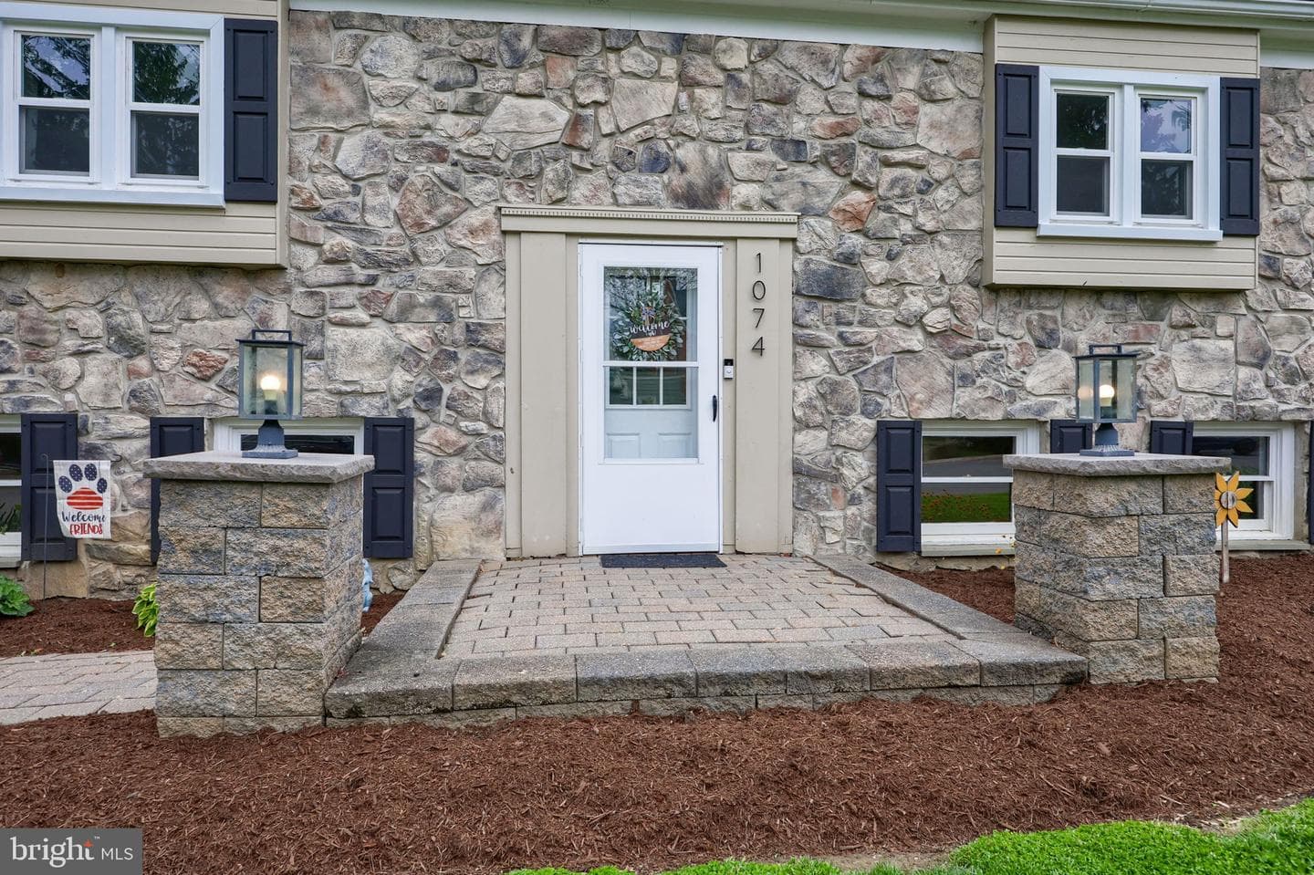 1074 Hearthstone Road photo 2