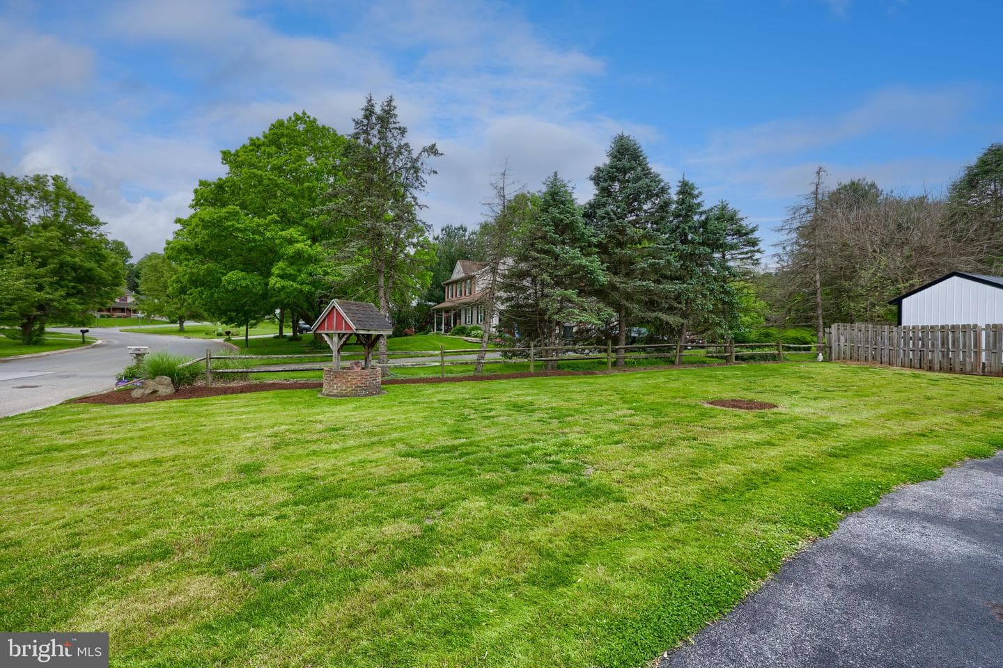 1074 Hearthstone Road photo 30