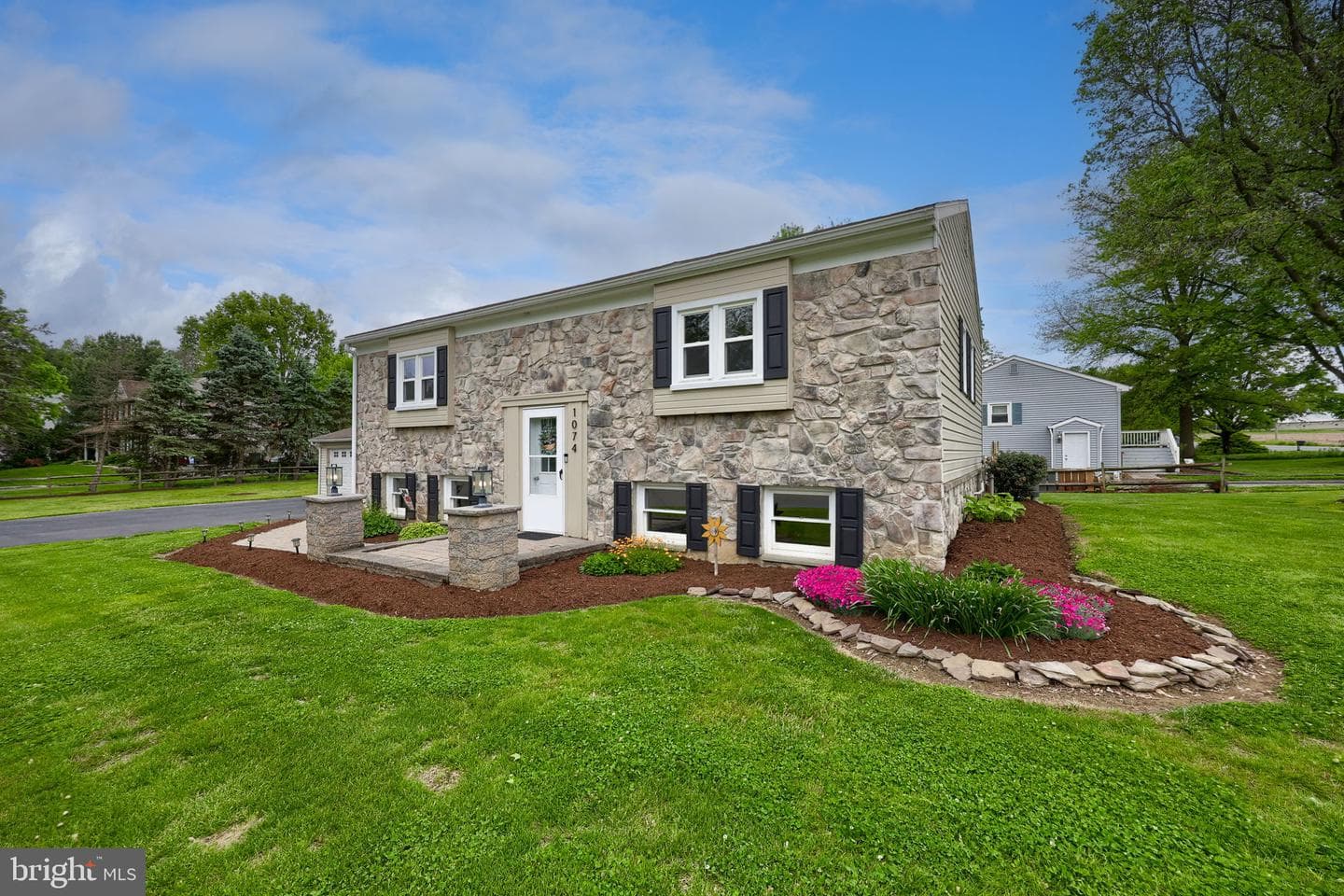 1074 Hearthstone Road photo 40