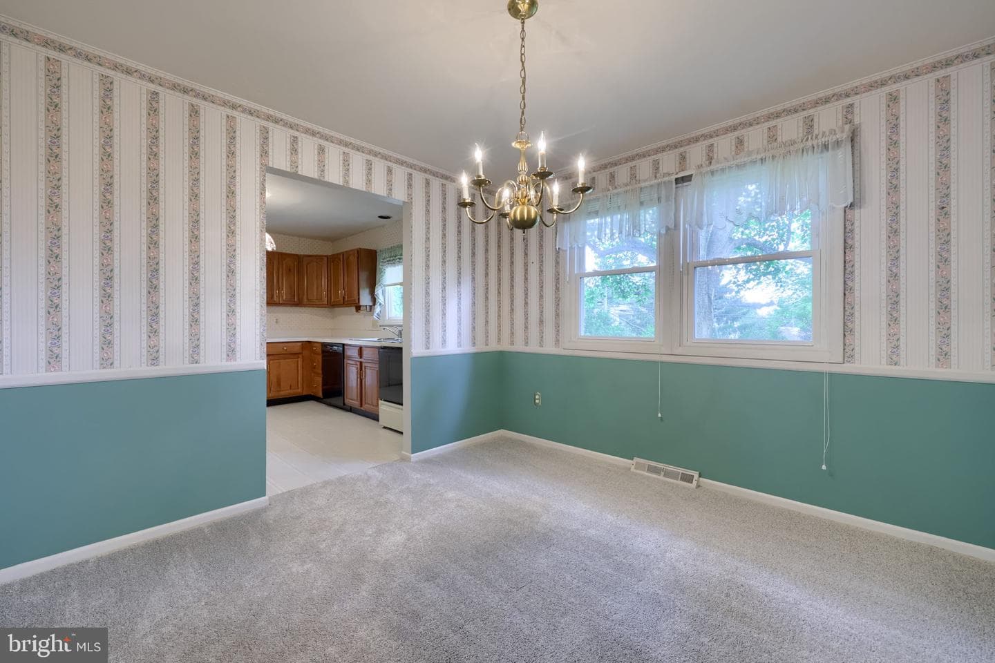 426 Spencer Avenue photo 9