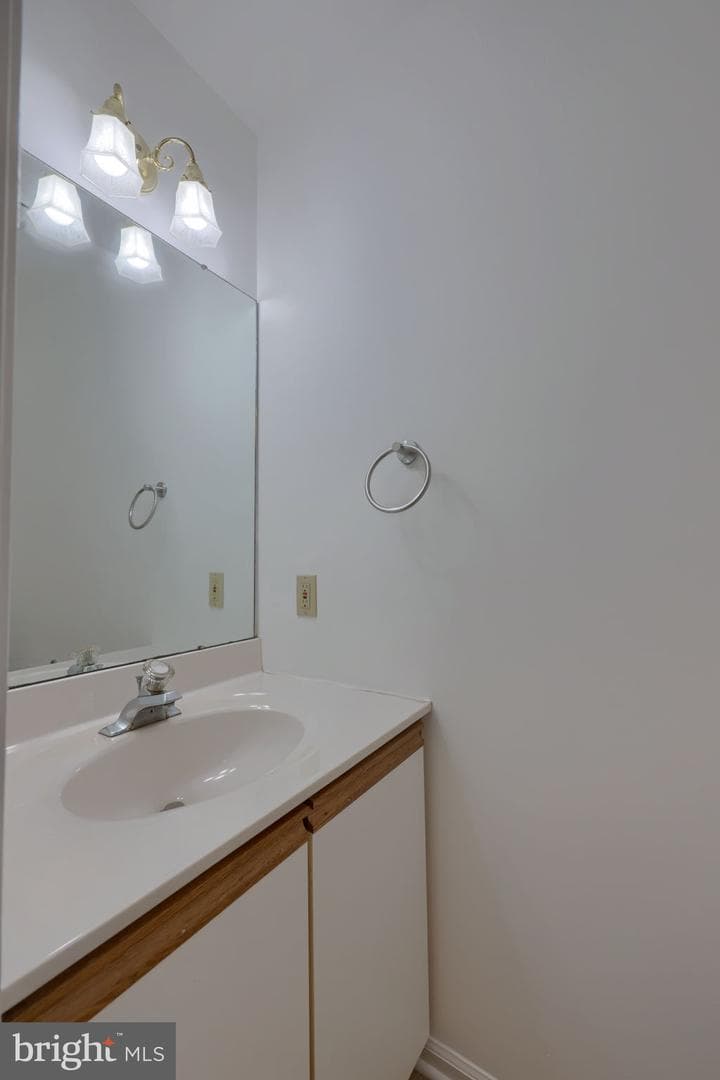 805 Tanglegate Place photo 13