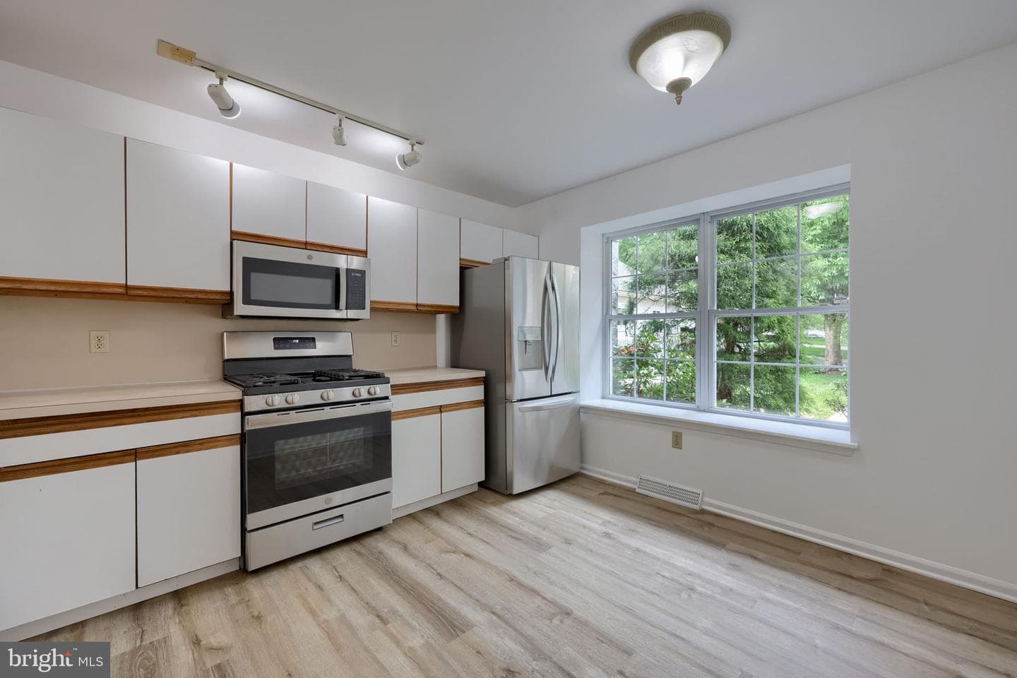 805 Tanglegate Place photo 4