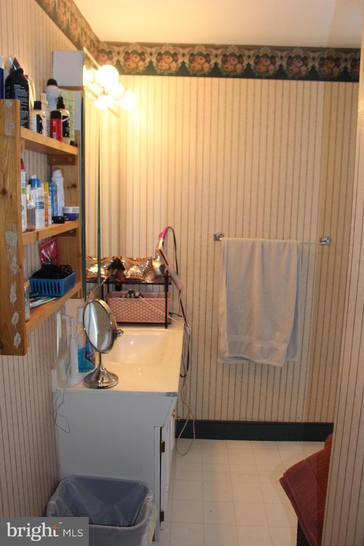110 E Market Street photo 20