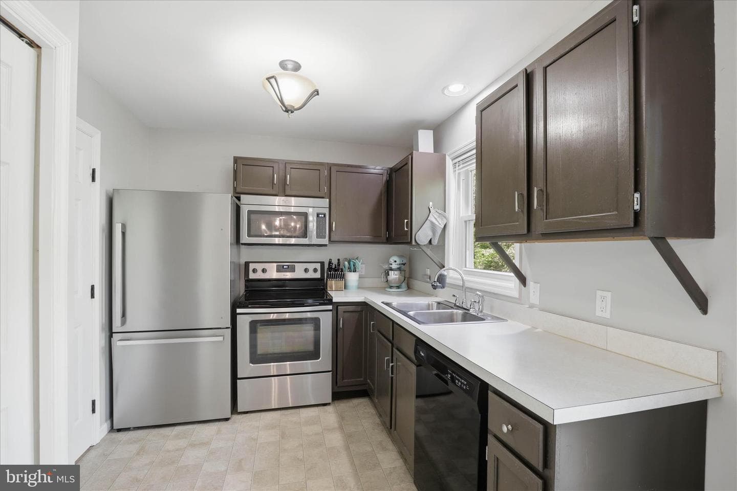 279 Heatherwood Drive photo 16