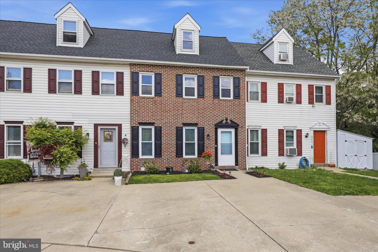 279 Heatherwood Drive photo 3