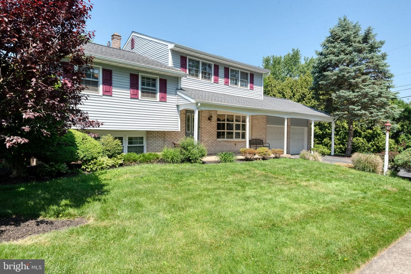 717 Maplewood Ave photo 3