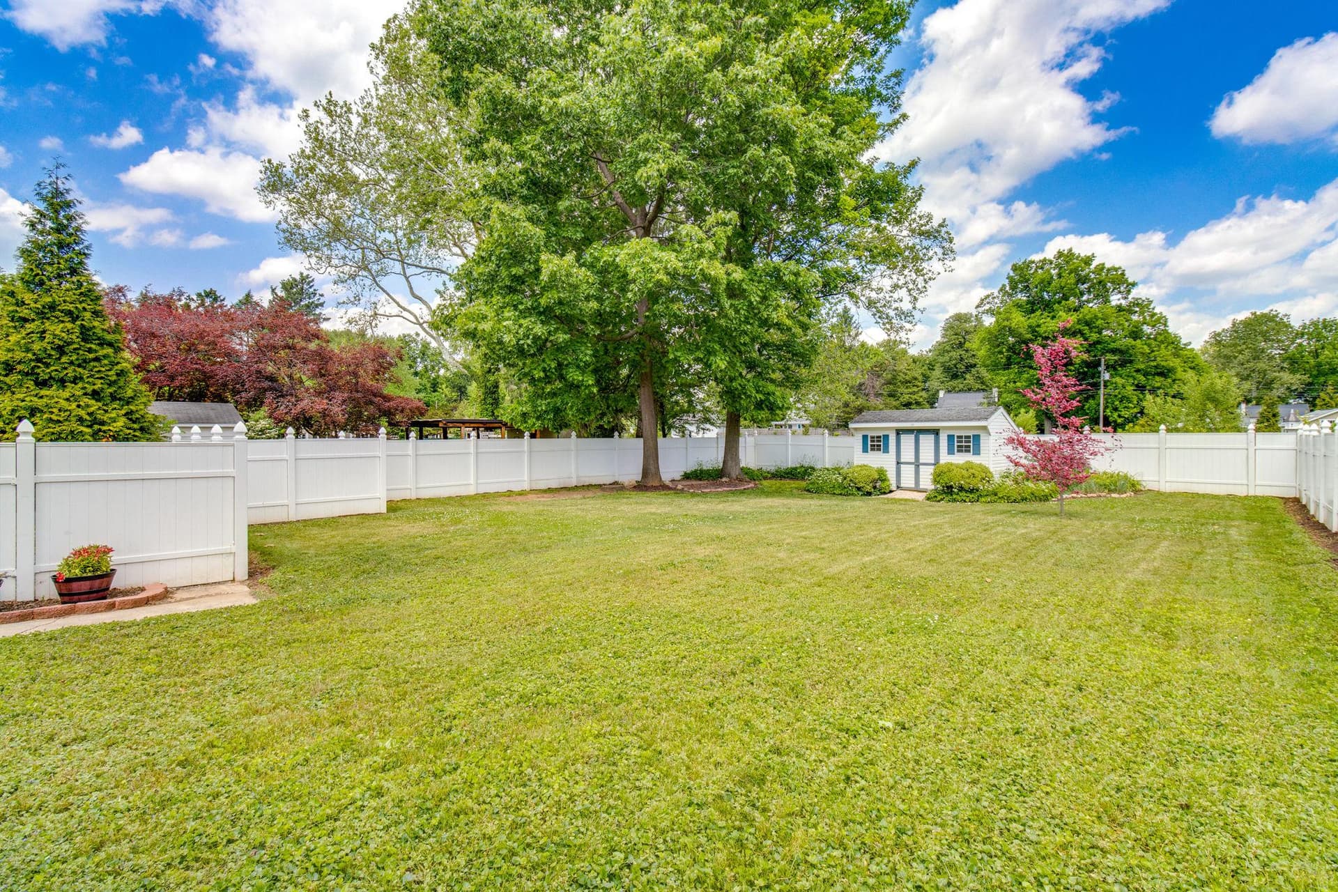 1571 Hillcrest Avenue photo 33