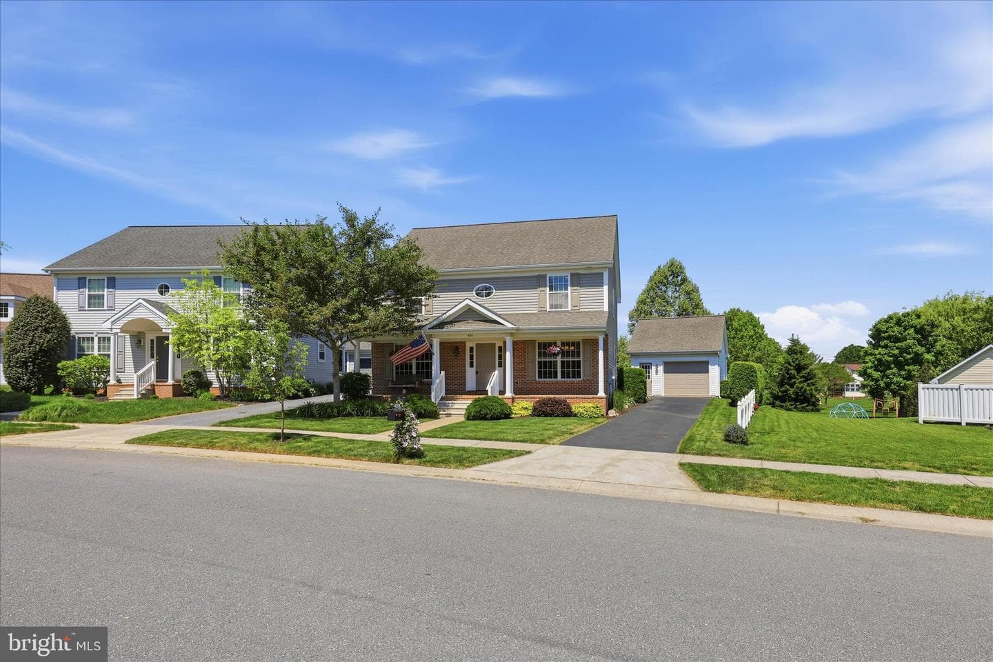 533 Thornberry Lane photo 3