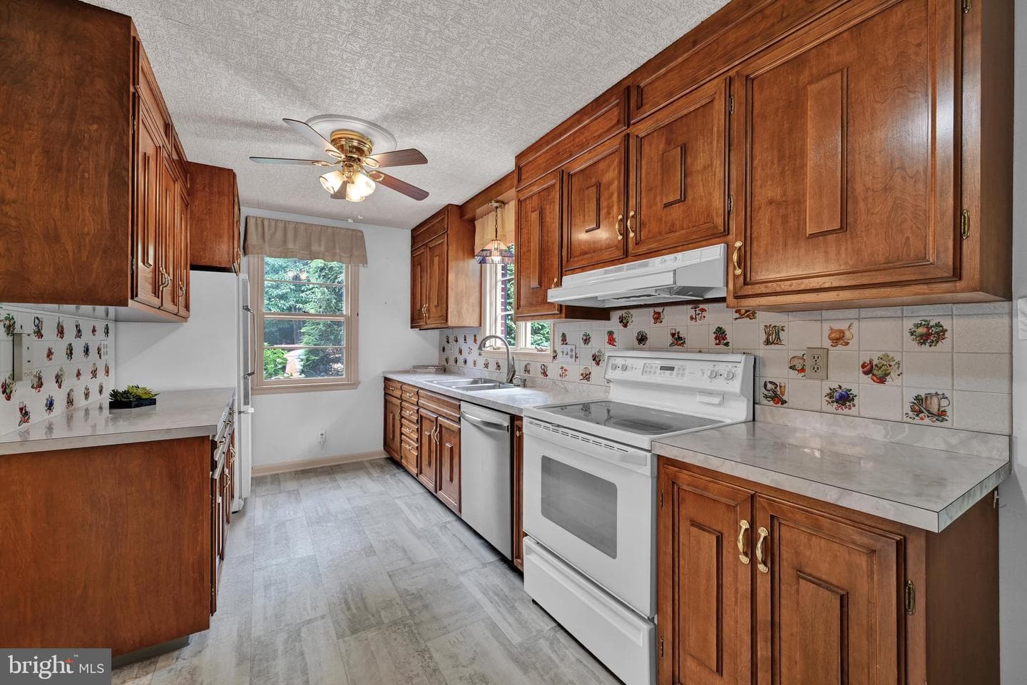 156 Conestoga Boulevard photo 25