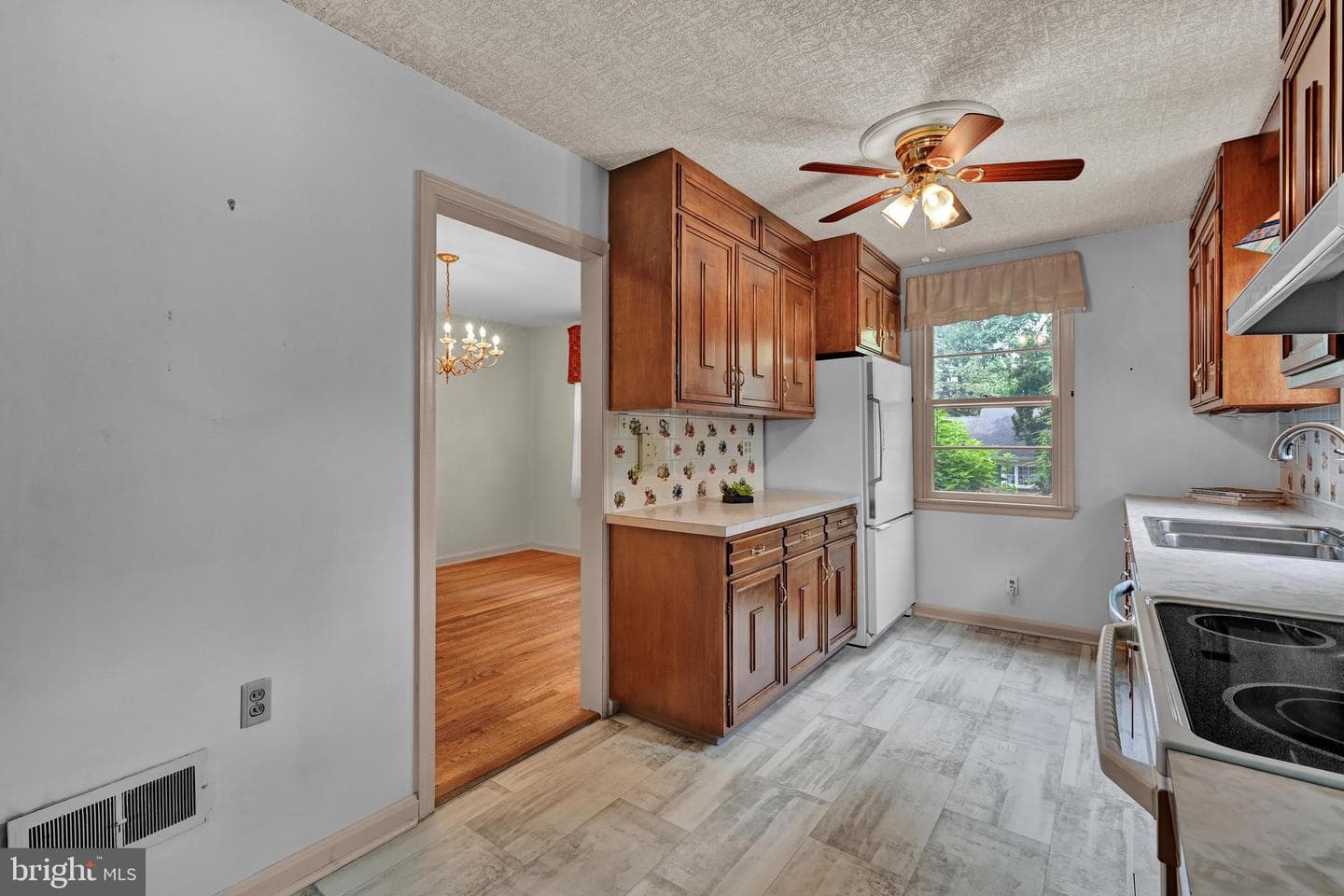 156 Conestoga Boulevard photo 26