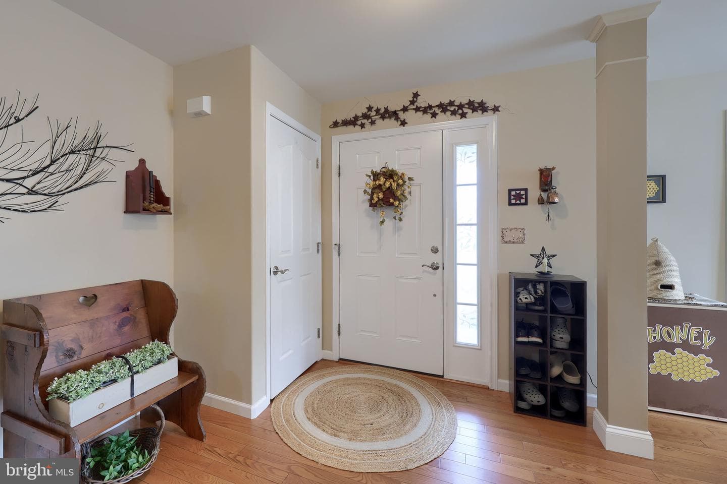1042 Cambridge Drive photo 3