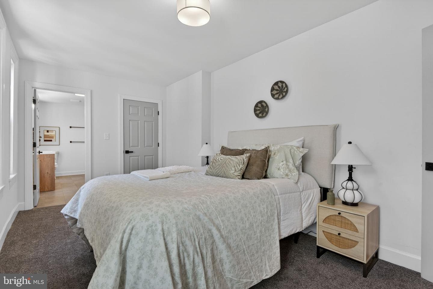 823 N Queen photo 12