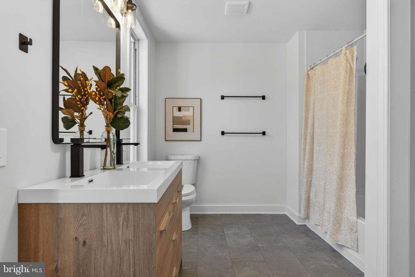 823 N Queen photo 14