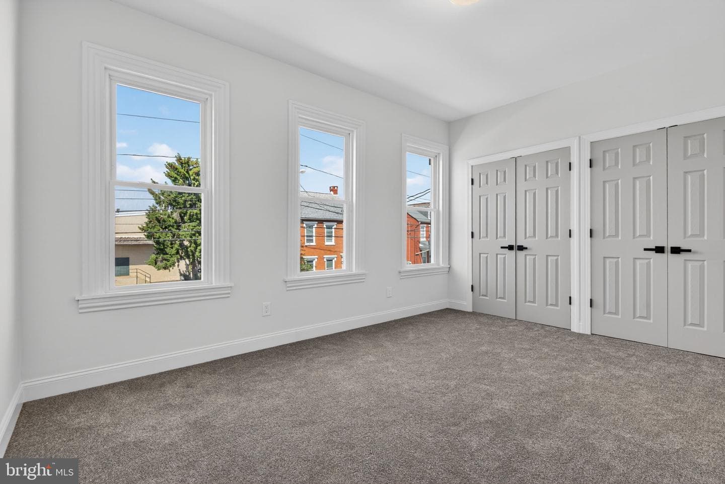 823 N Queen photo 16