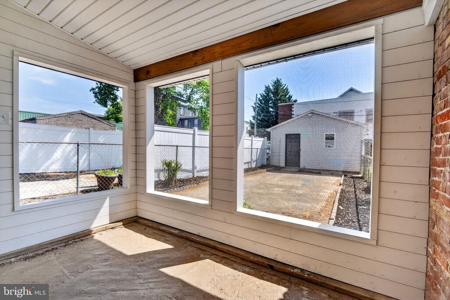 823 N Queen photo 18