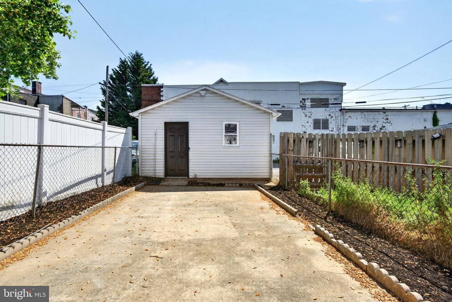 823 N Queen photo 19