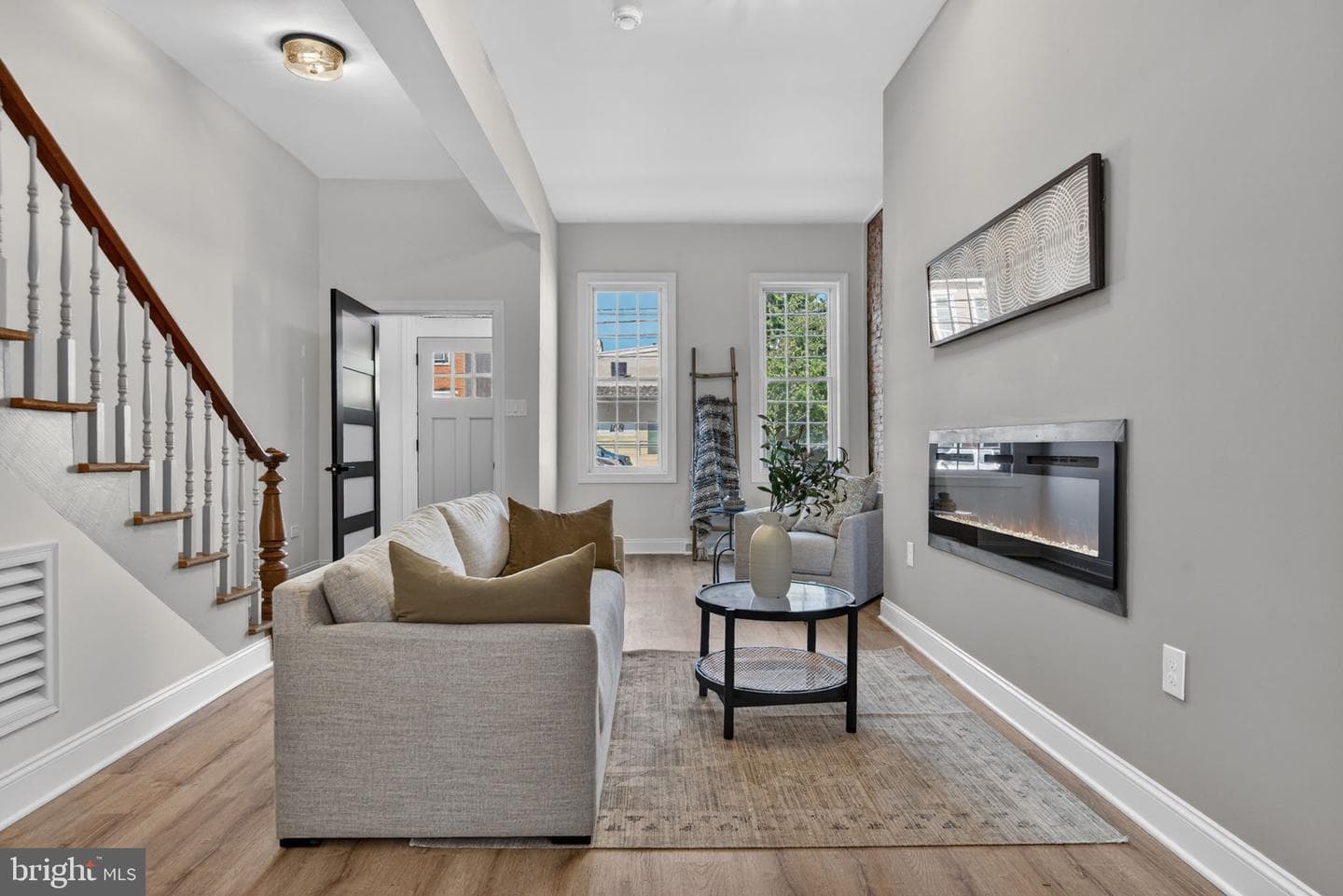 823 N Queen photo 3