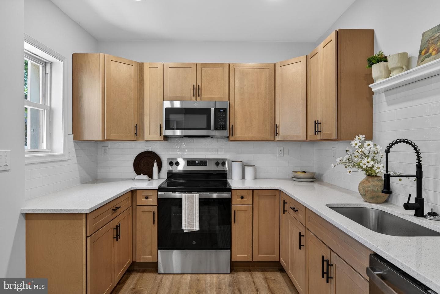 823 N Queen photo 8
