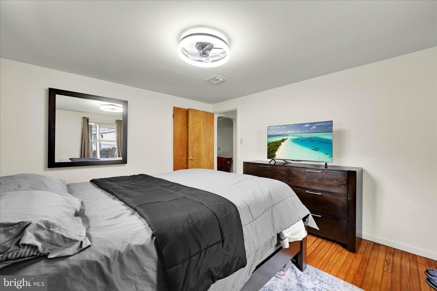 106 E Second Avenue photo 18
