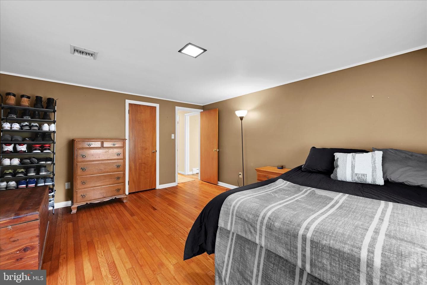 106 E Second Avenue photo 28